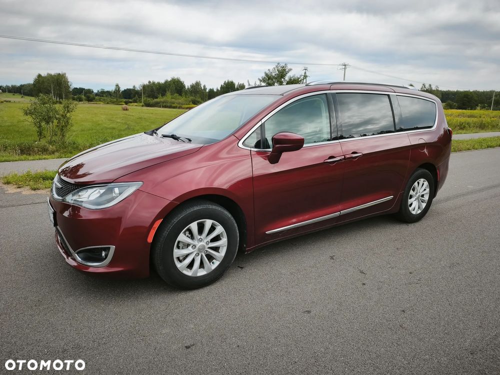Chrysler Pacifica - 12