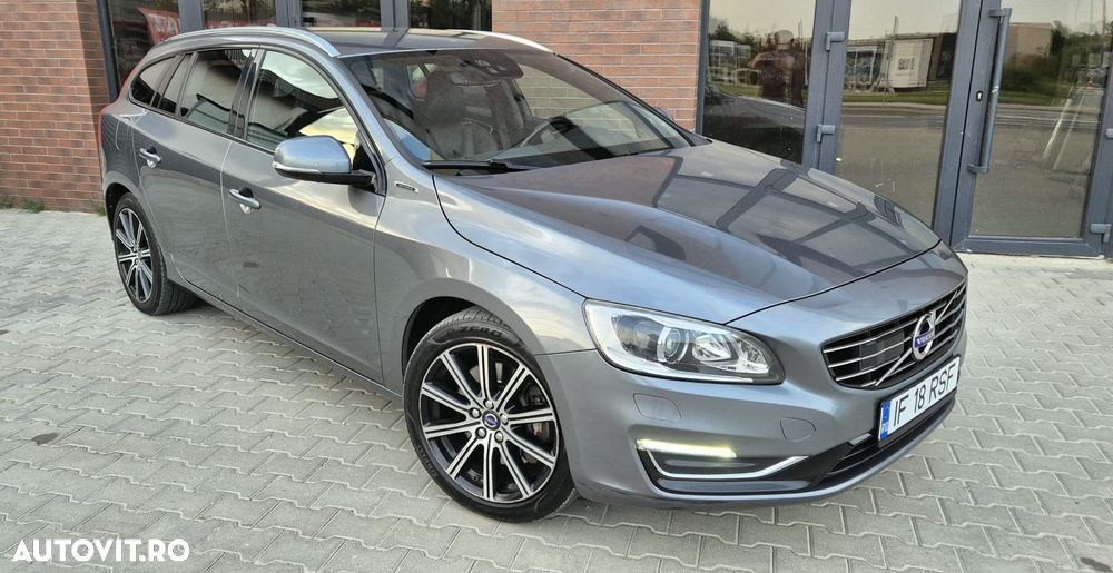 Volvo V60 D6 Plug-In-Hybrid AWD Geartronic Summum - 3