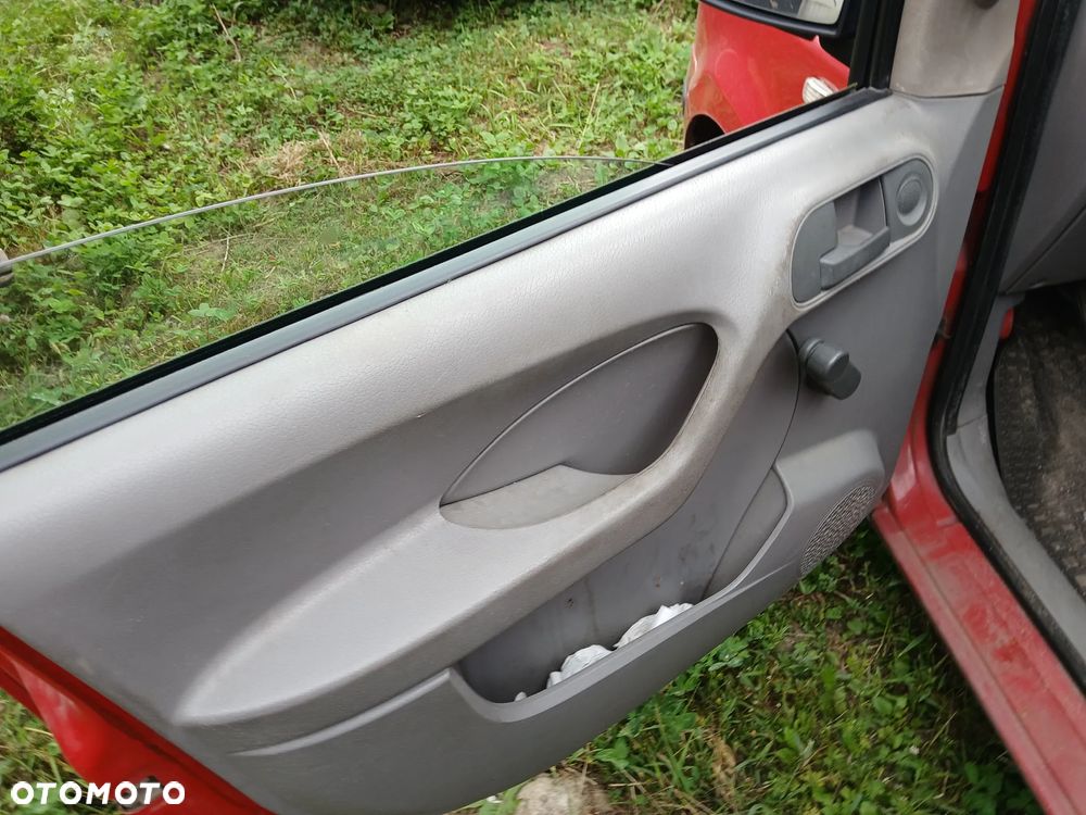 FIAT PANDA II 111A fotel fotele kanapa deska kokpit podsufitka boczek boczki klamka podłokietnik - 3