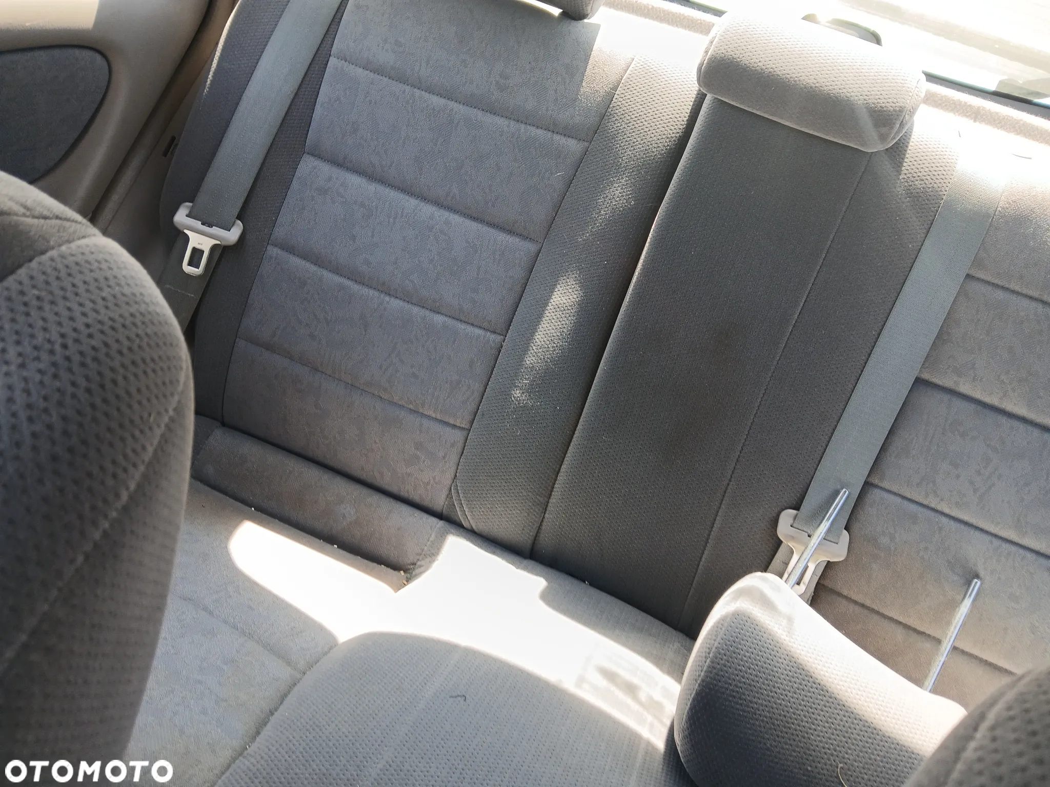 toyota corolla E11 HB fotel fotele kanapa deska kokpit podsufitka boczek boczki klamka podłokietnik - 8