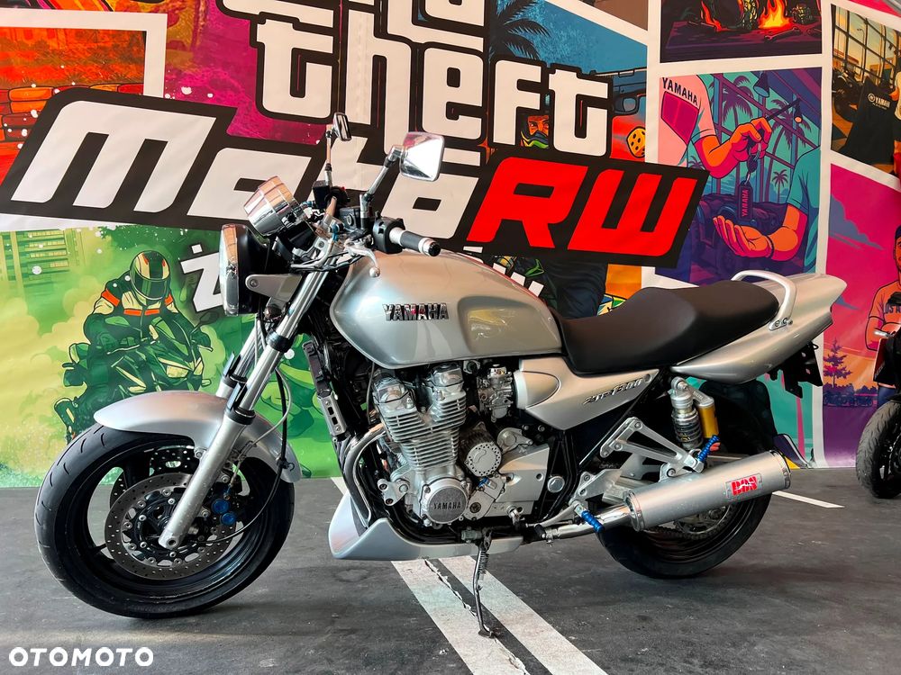 Yamaha XJR - 18