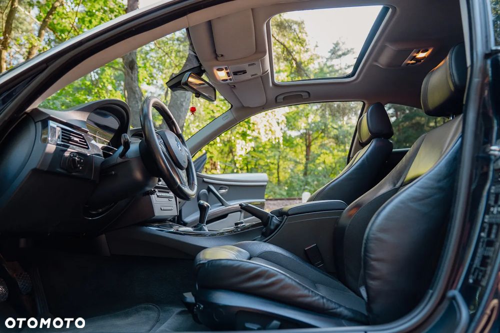 BMW Seria 3 325i - 25