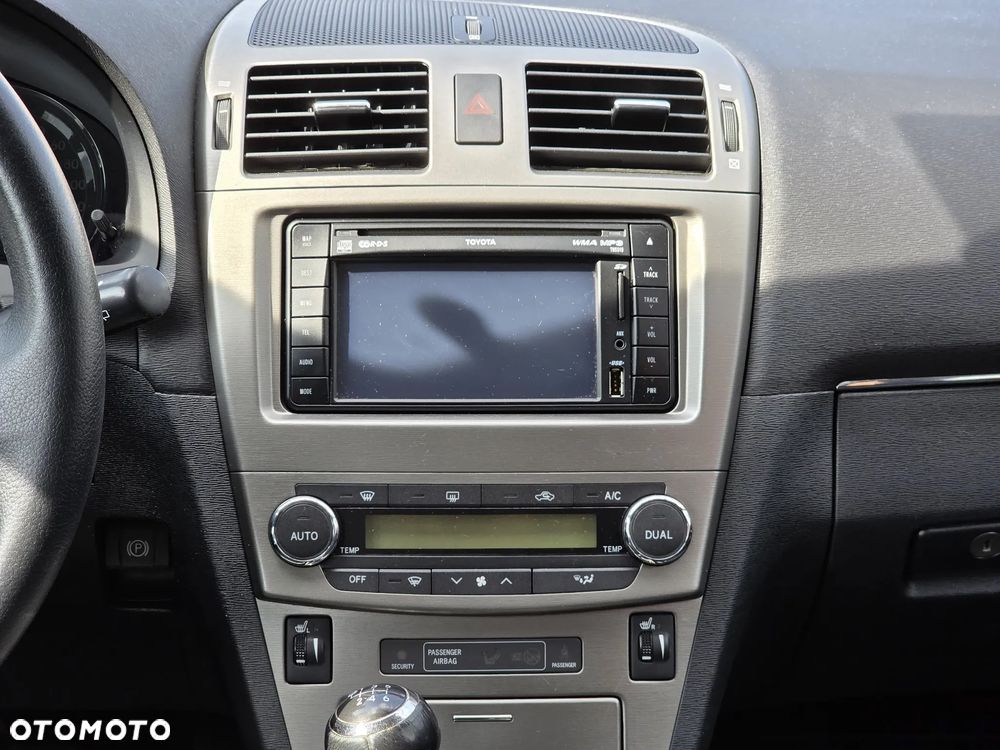 Toyota Avensis - 21
