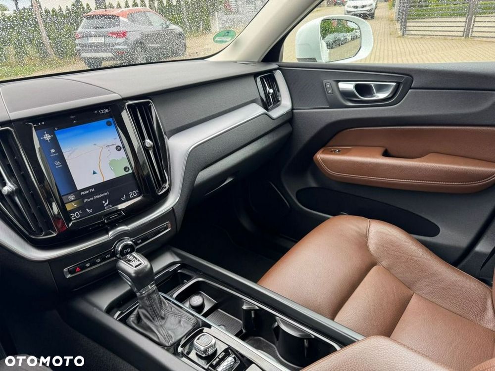 Volvo XC 60 B4 D Geartronic Momentum Pro - 27