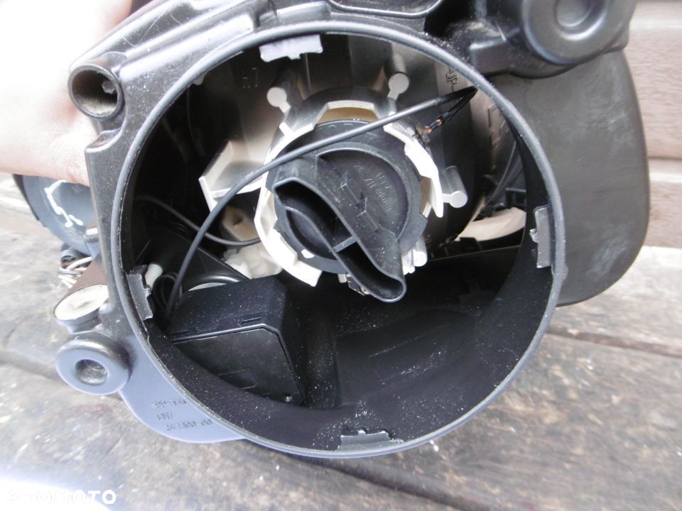 Lampa prawa VW GOLF V HELLA EUROPA - 4