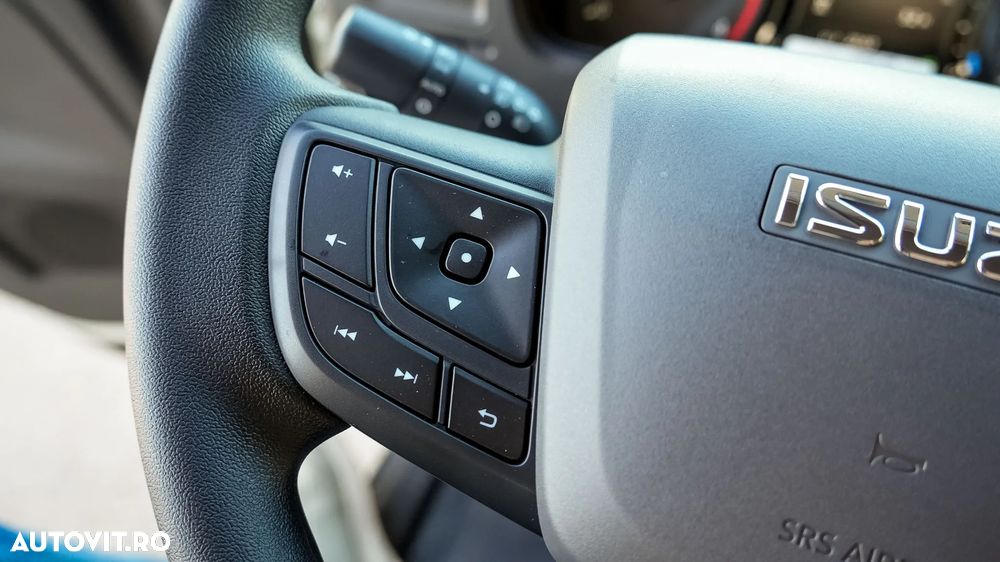 Isuzu M30 - 21