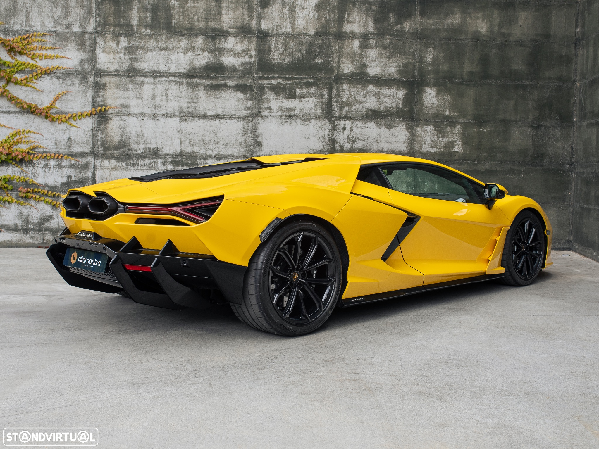 Lamborghini Revuelto - 18