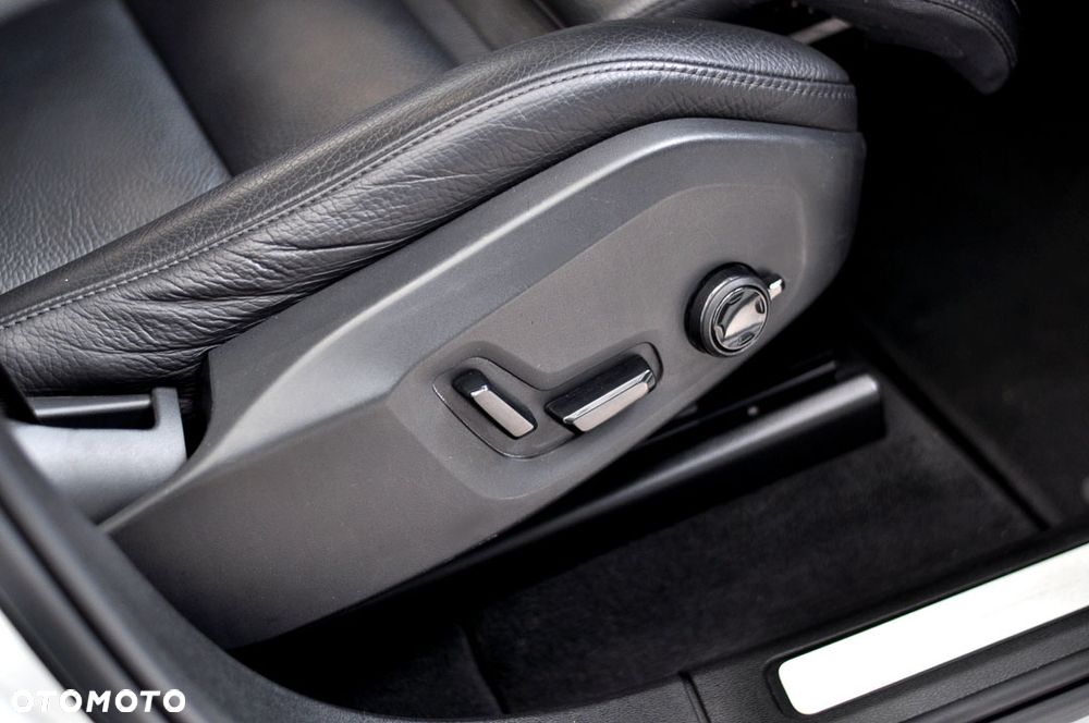 Volvo XC 60 T8 AWD Plug-In Hybrid Inscription - 25