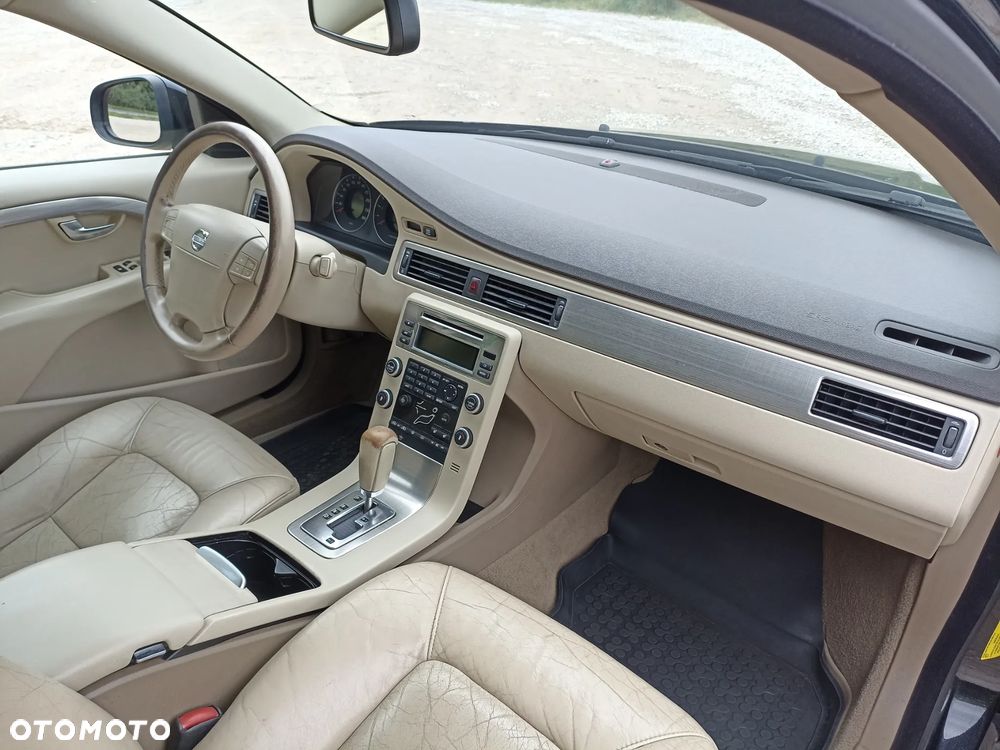 Volvo V70 D5 Momentum - 13