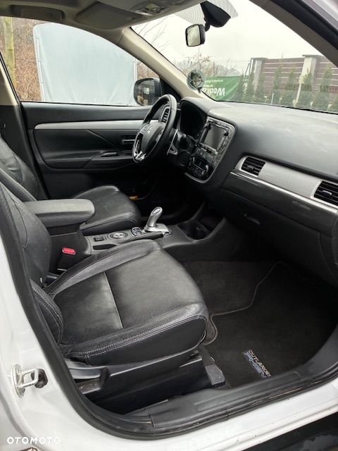 Mitsubishi Outlander 2.0 4WD - 7