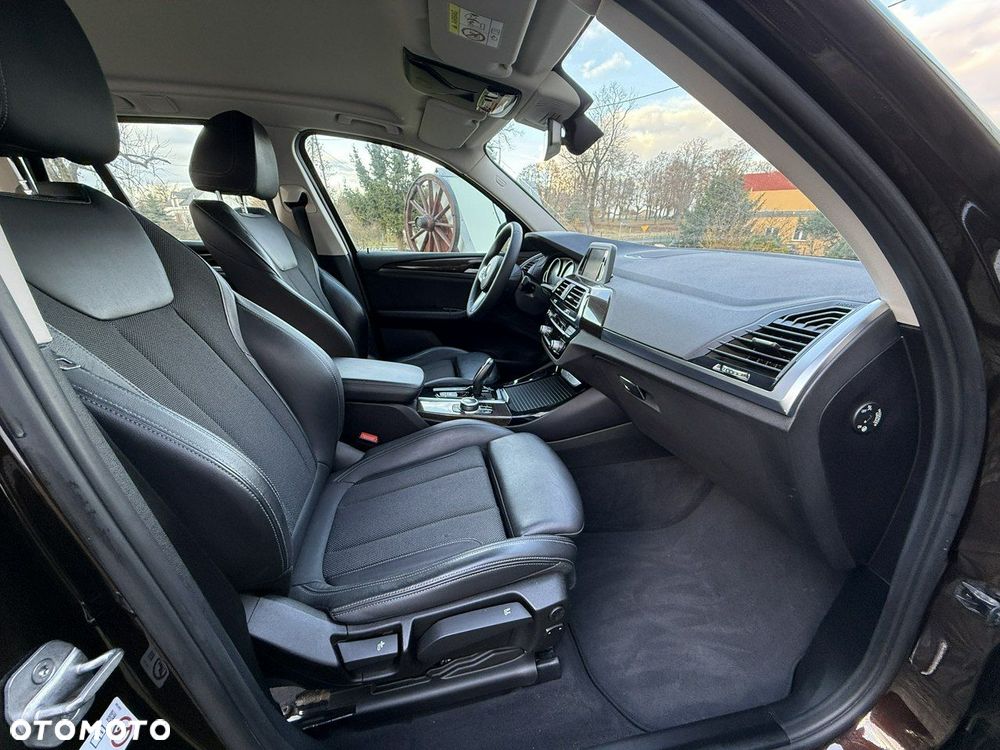 BMW X3 xDrive20i Advantage - 11