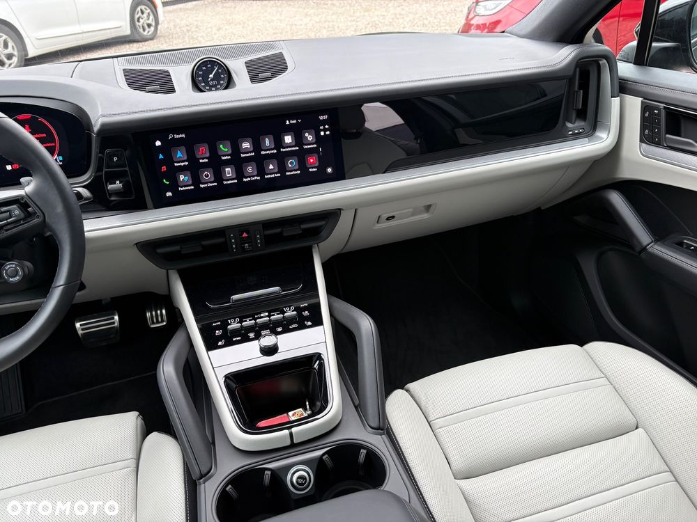 Porsche Cayenne - 30