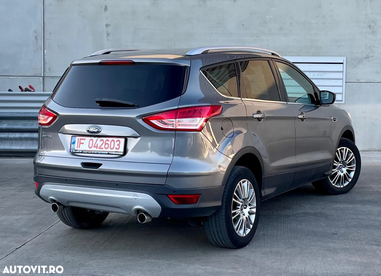 Ford Kuga 2.0 TDCi Powershift 4WD Titanium - 5