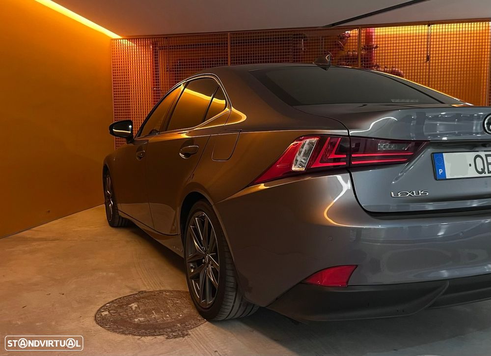 Lexus IS 300H F Sport - 3