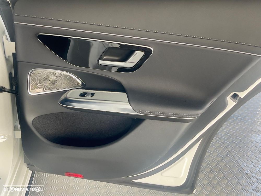 Mercedes-Benz E 300 de 9G-TRONIC AMG Line - 52