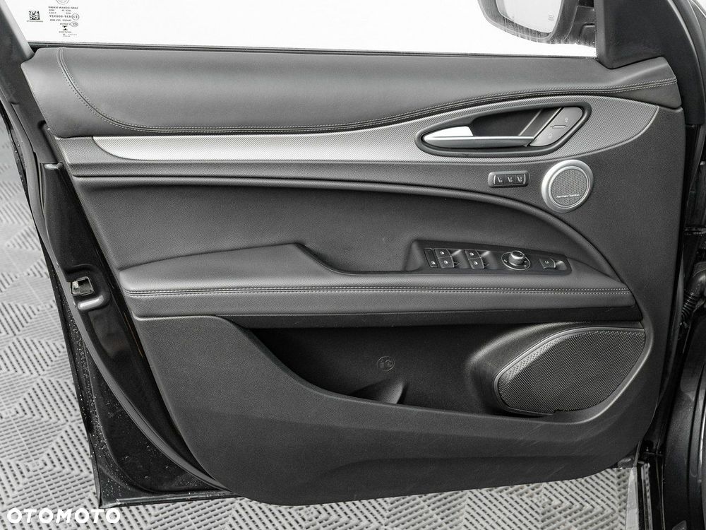 Alfa Romeo Stelvio 2.0 Turbo Veloce Q4 - 12