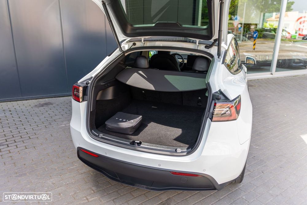 Tesla Model Y Long Range Dual Motor AWD - 31