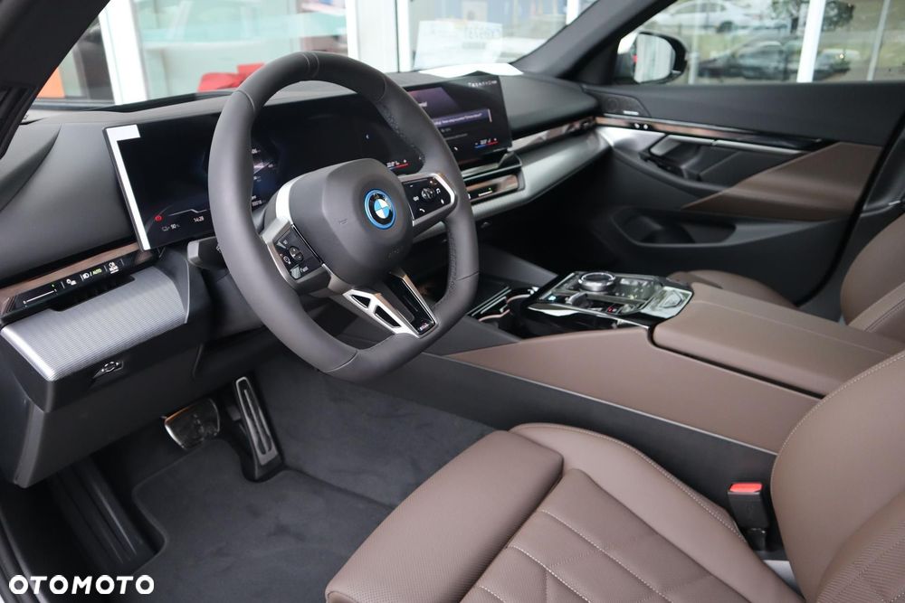 BMW i5 - 9