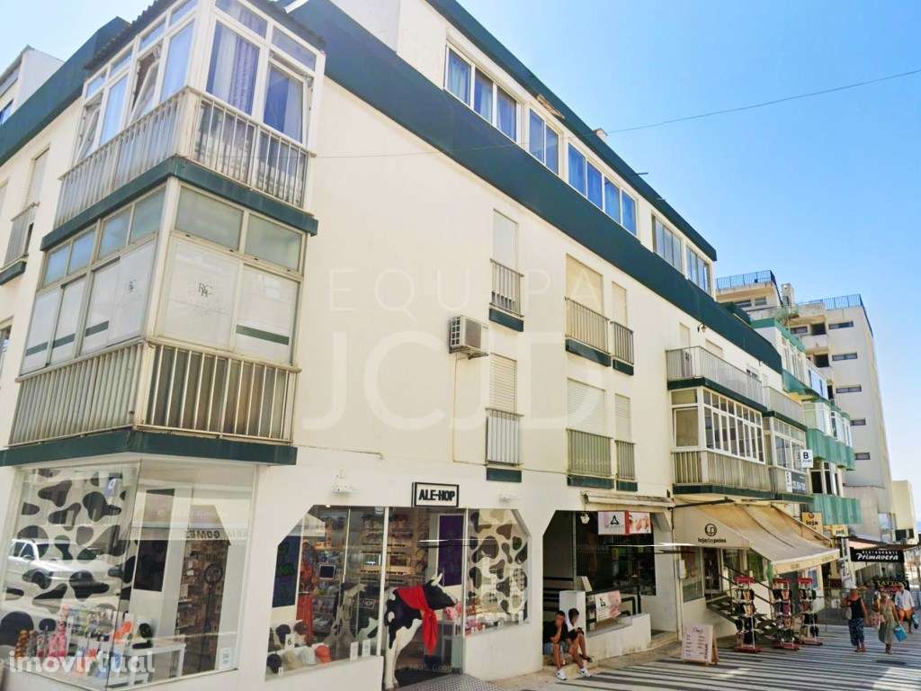 Apartamento T3 para Remodelação com Varanda e Vista Lateral para o ... - Grande imagem: 2/25