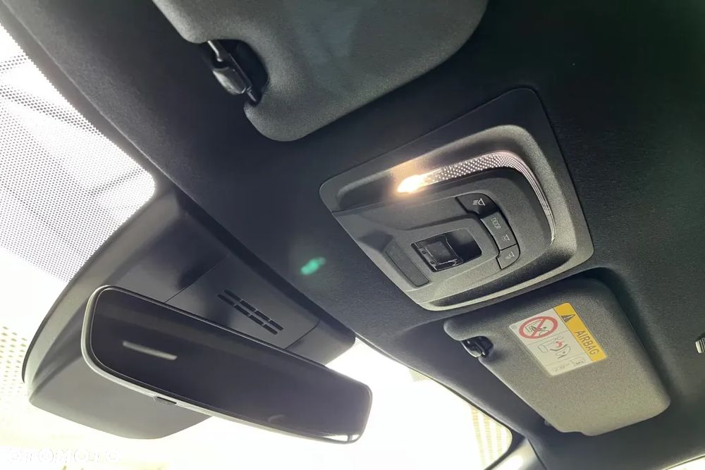 Toyota Corolla Cross 2.0 Hybrid Style AWD - 22