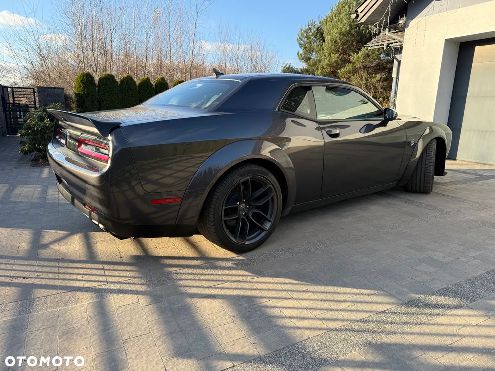 Dodge Challenger - 7