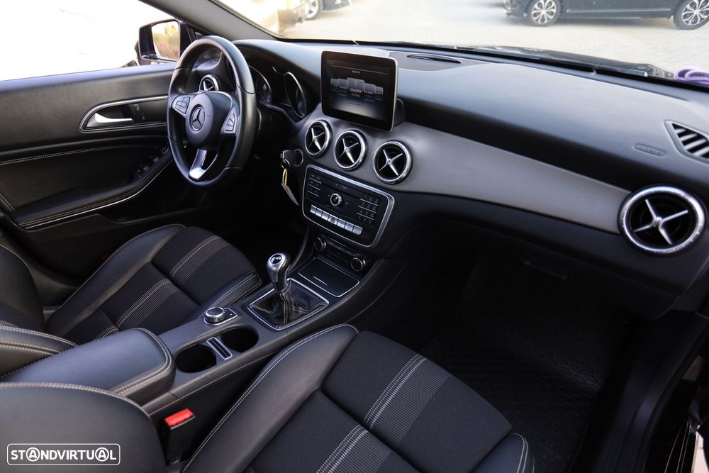 Mercedes-Benz CLA 180 d Urban - 19