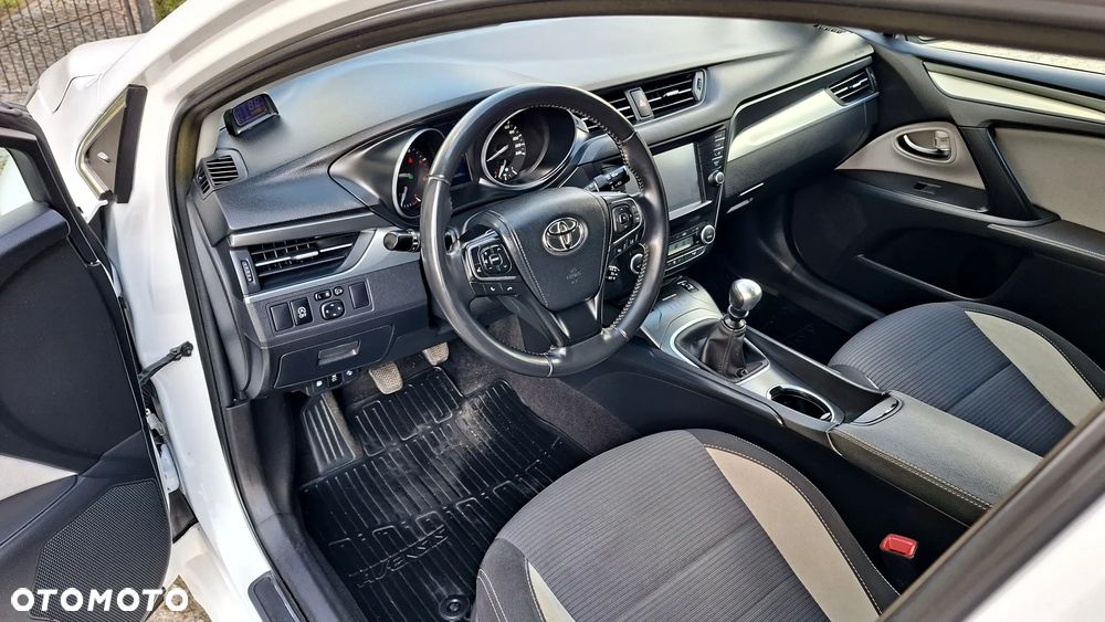 Toyota Avensis 2.0 D-4D Premium - 24