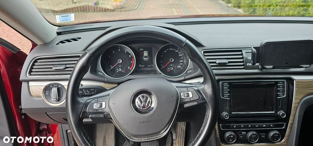 Volkswagen Passat - 18