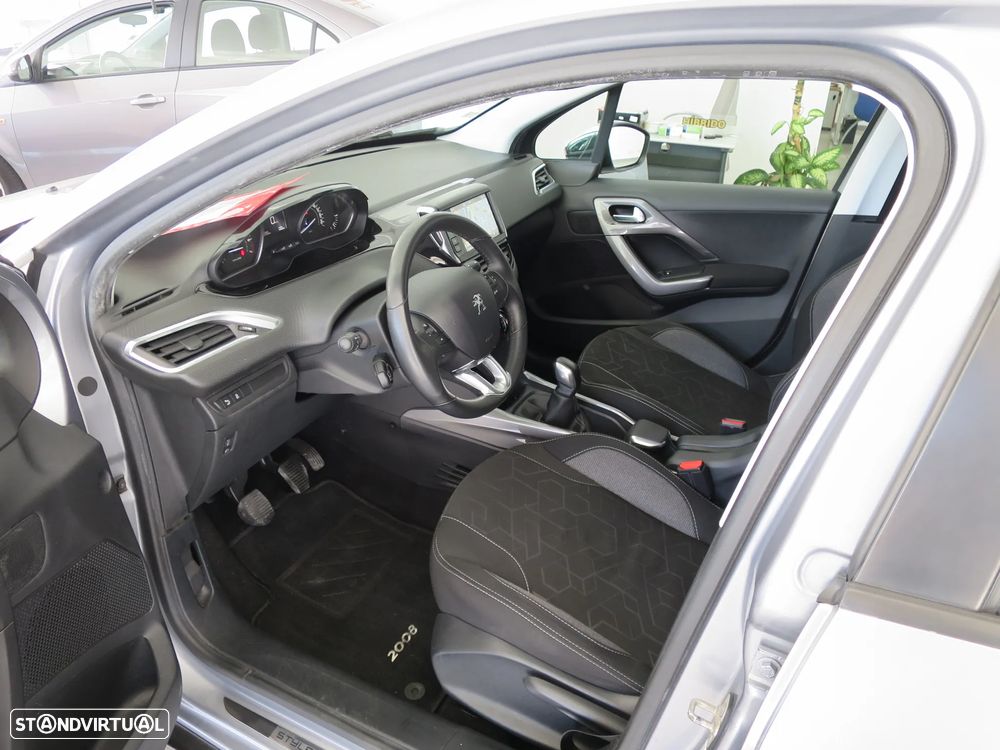 Peugeot 2008 1.2 PureTech Style - 9