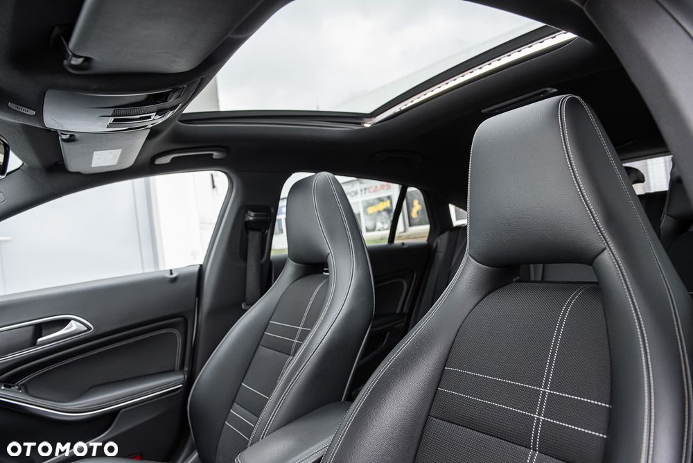 Mercedes-Benz CLA 180 UrbanStyle Edition - 19