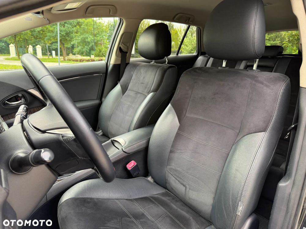 Toyota Avensis 1.8 Premium EU5 - 14