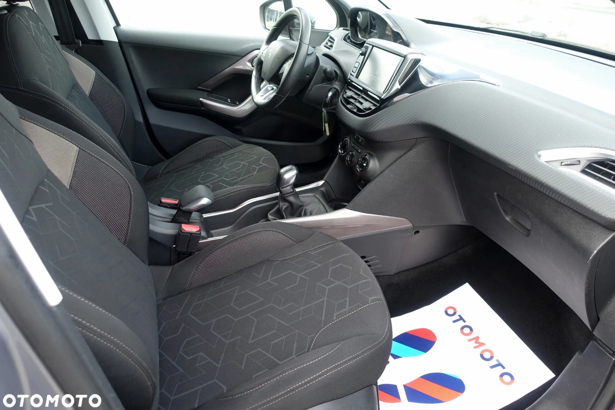 Peugeot 2008 1.2 Pure Tech Style - 12