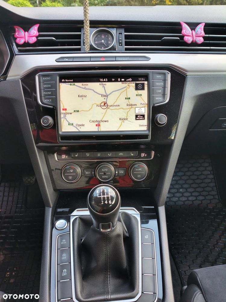 Volkswagen Passat - 25