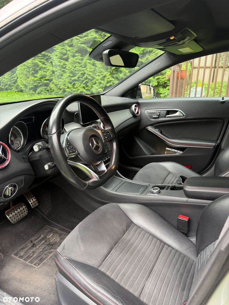 Mercedes-Benz CLA 220 d 7G-DCT AMG Line - 9