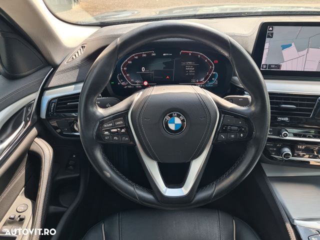 BMW Seria 5 530e Aut. Luxury Line - 10