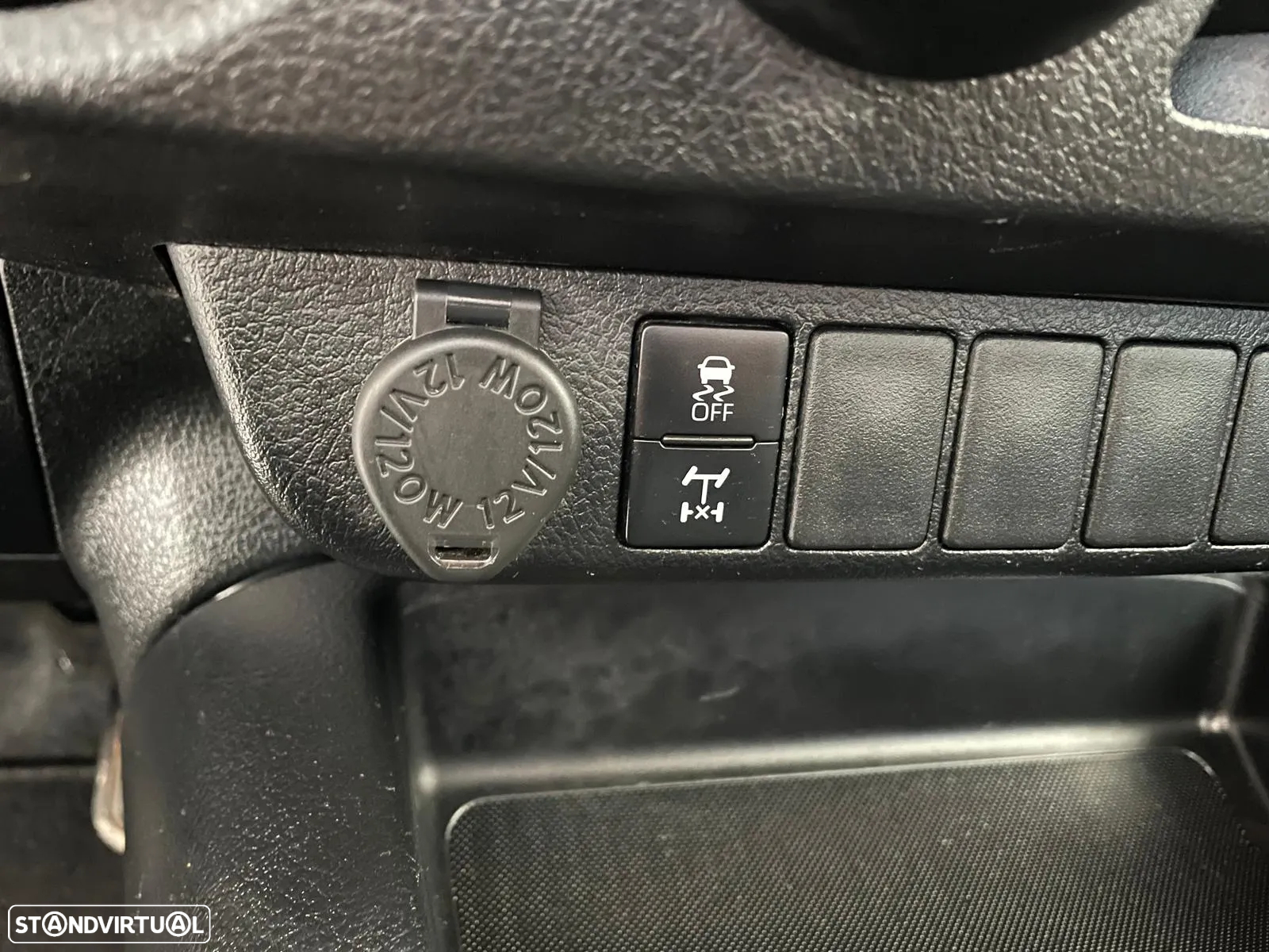 Toyota Hilux 2.4 D-4D 4WD Cab. Simples c/IVA Dedutível - 15