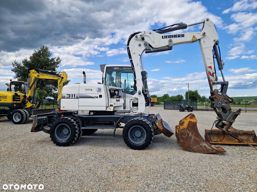 Liebherr A311 - 4