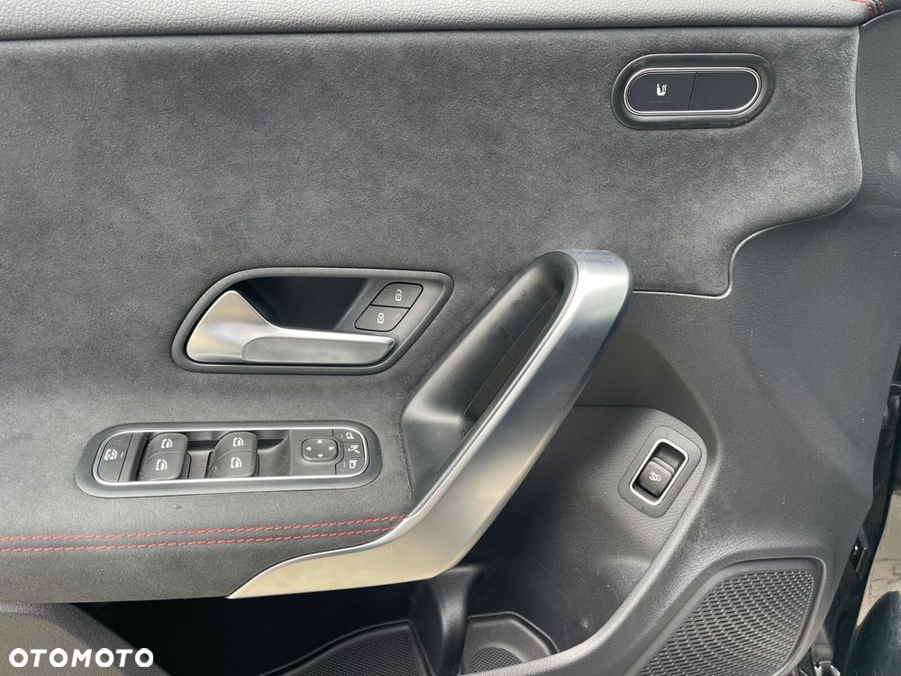 Mercedes-Benz CLA - 13