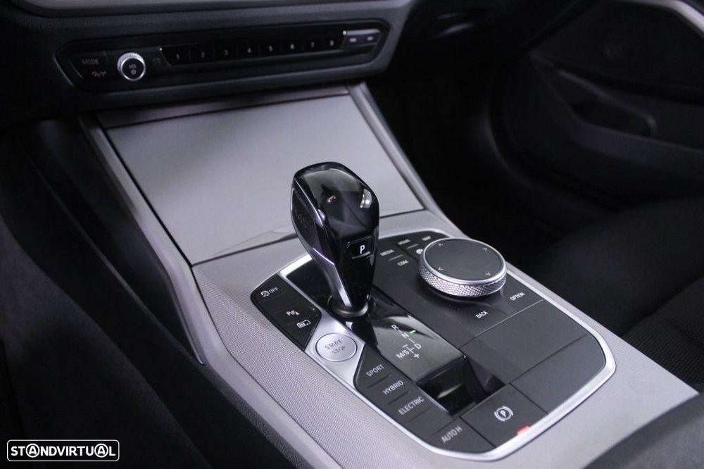 BMW 330 e Touring Corporate Edition Auto - 34