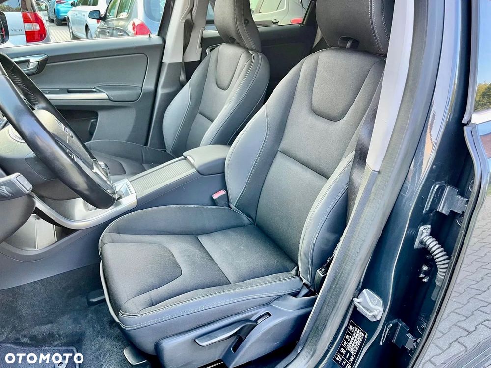 Volvo XC 60 D4 Momentum - 12