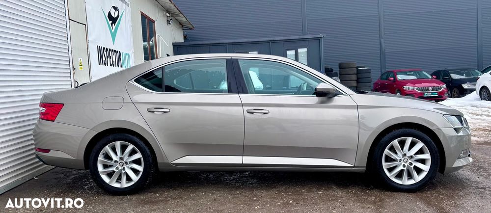 Skoda Superb 2.0 TDI DSG Ambition - 17