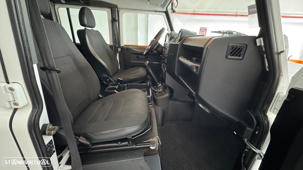 Land Rover Defender 110 DPF E - 36