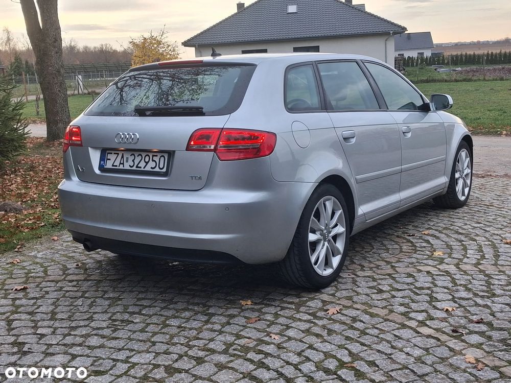 Audi A3 Sportback 2.0 TDI DPF (DSG) S tronic Ambiente - 5