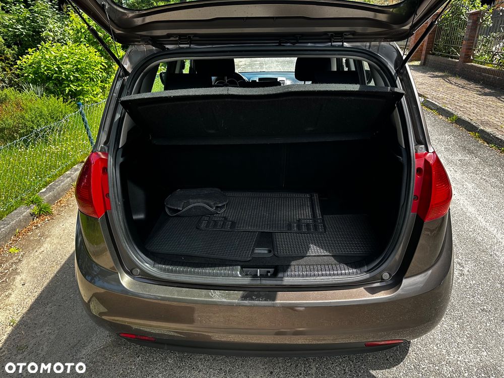 Kia Venga - 7