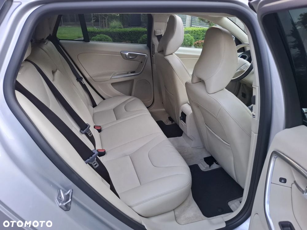 Volvo V60 T5 Drive-E Dynamic Edition (Momentum) - 10