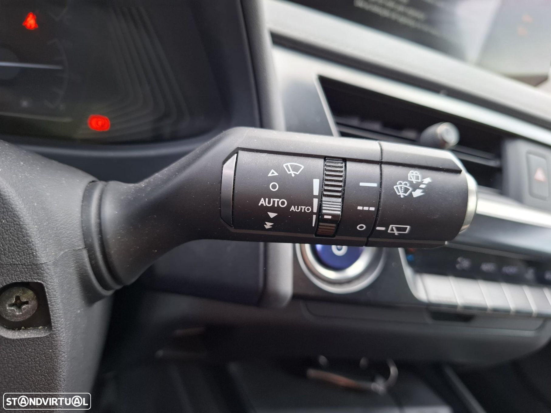 Lexus UX 250h Executive - 35