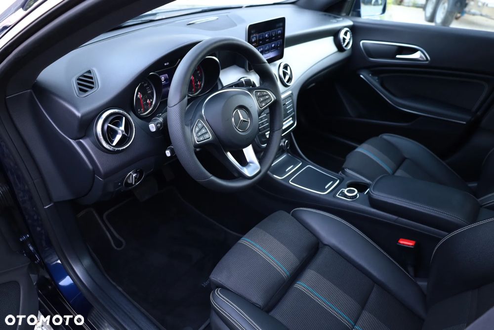 Mercedes-Benz CLA 180 7G-DCT Peak Edition - 20