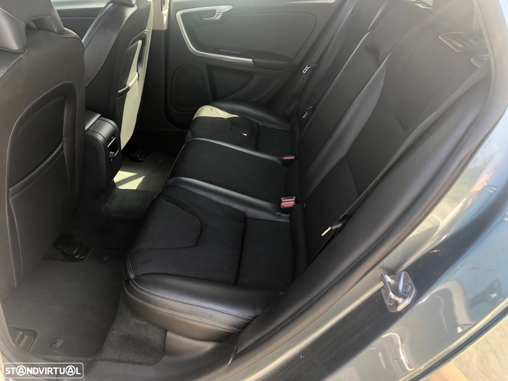 Volvo V60 2.0 D3 Kinetic - 14