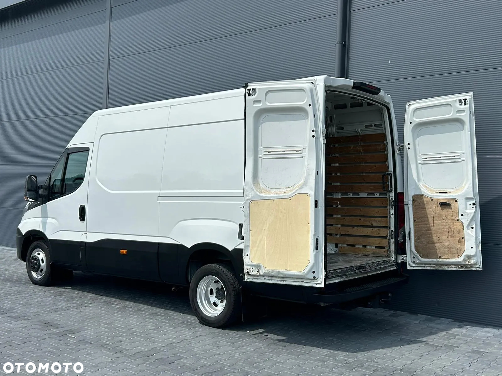 Iveco Daily 35C17 40C17 3.0 HPI L3H2 Średniak **CLIMATRONIC**Hak 3,5t.**NA BLIŹNIAKACH**Sprowadzony**2015R** - 5
