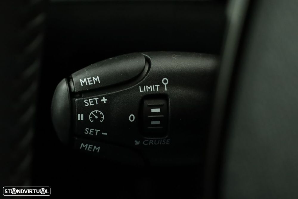 Peugeot e-2008 54 kWh Allure - 18